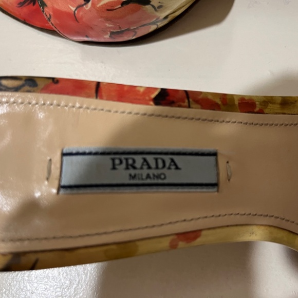 Prada heels - Picture 4 of 6